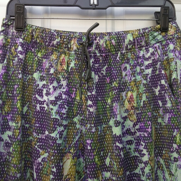 Lululemon Jet Crop Floral Pants - Picture 2 of 6